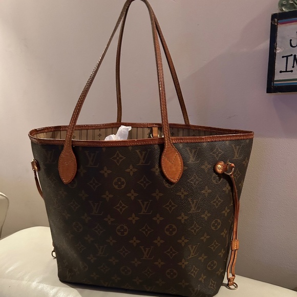 Louis Vuitton Neverfull Monogram MM - Picture 9 of 16